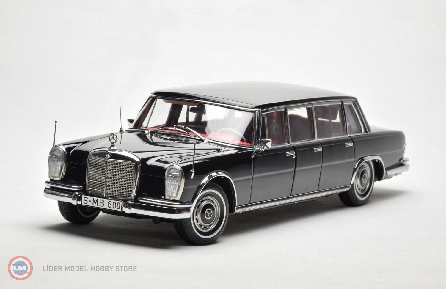 1:18 CMC 1966 Mercedes Benz 600 Pullman W100
