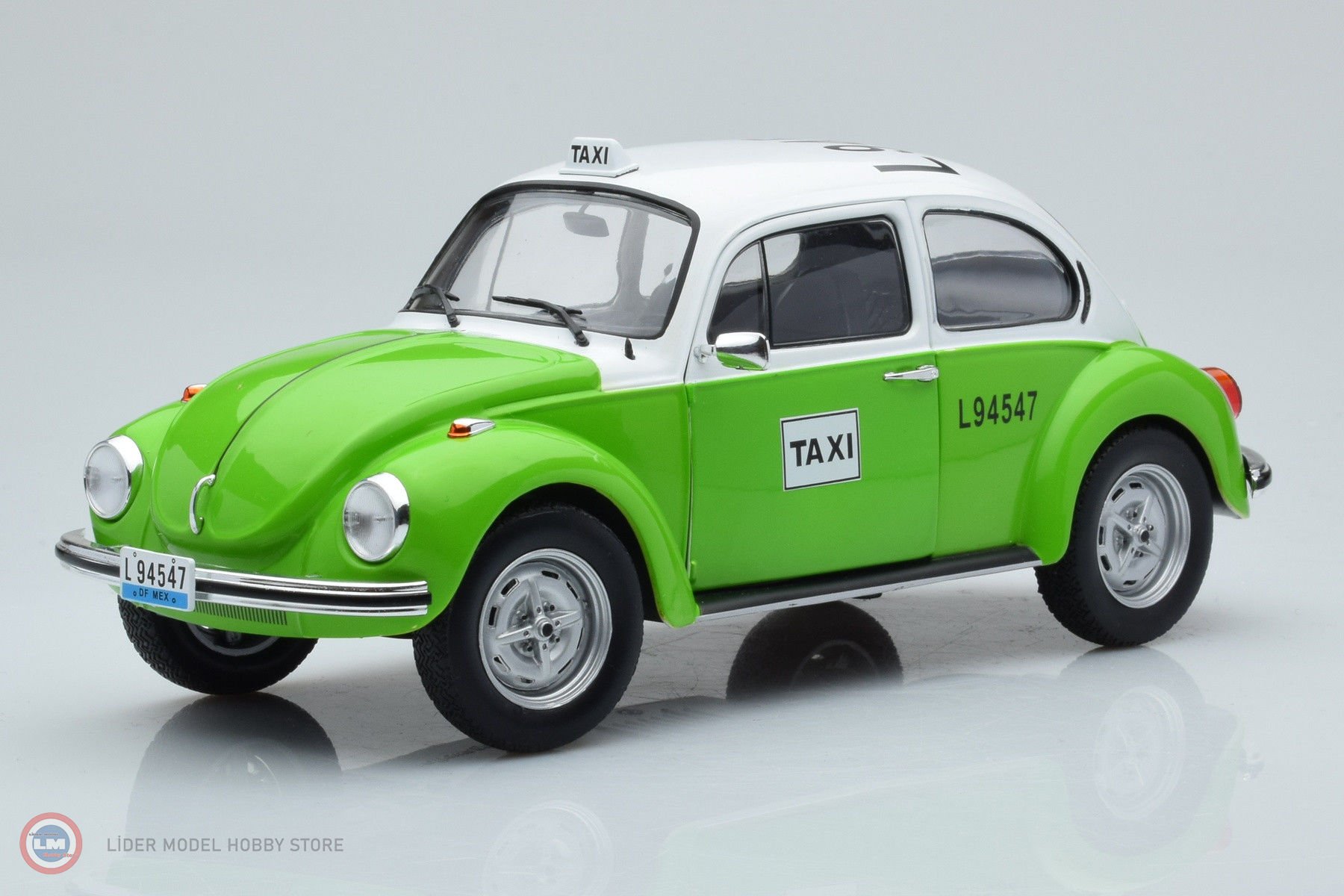 1:18 1974 Volkswagen Beetle 1300 Mexican Taxi Green