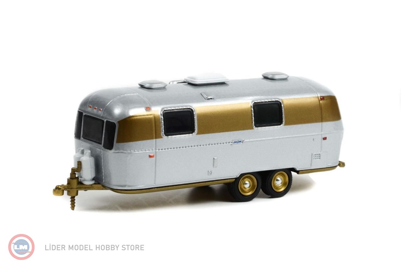1:64 1972 Airstream Double-Axle Land Yacht Safari