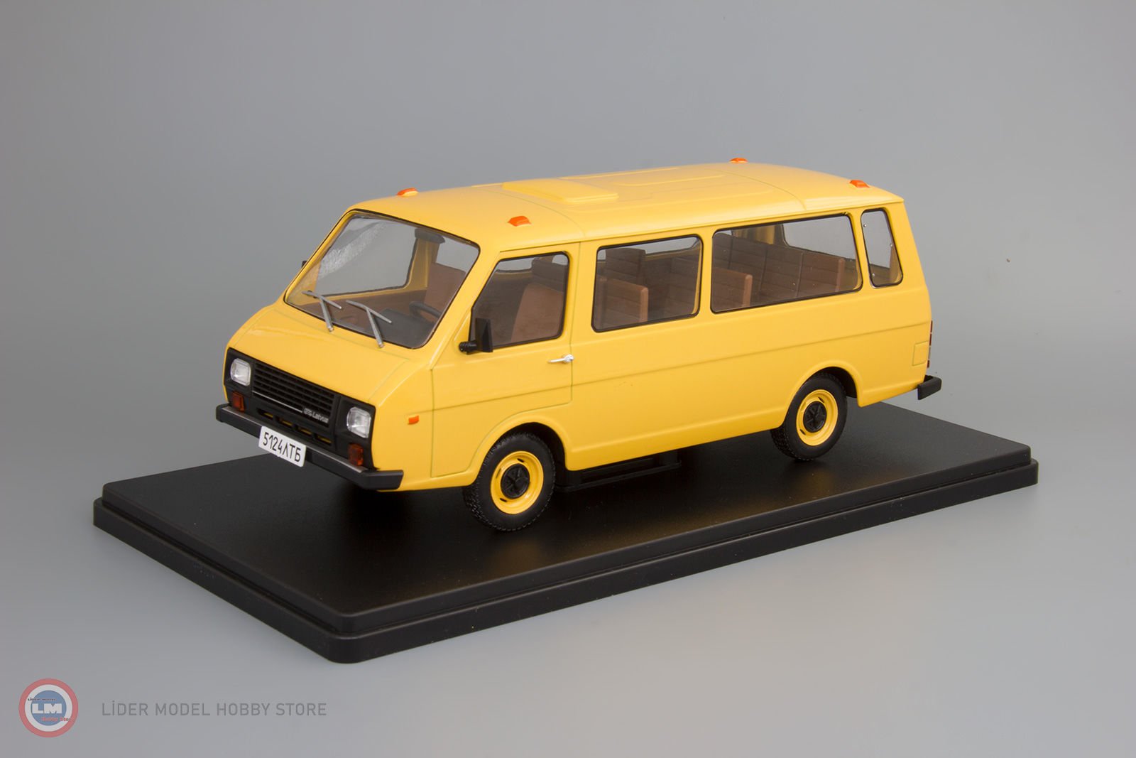 1:24 1976 Raf 22038 Minibus