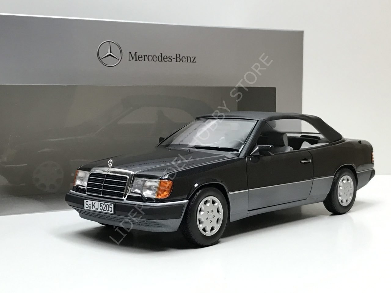 1:18 1992 Mercedes Benz E Class 300 CE 24V Cabriolet A124