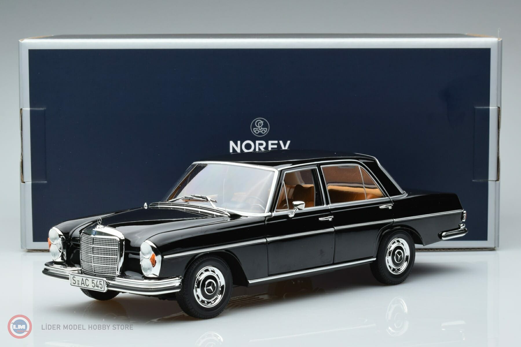 1:18 1968 Mercedes Benz 280 SE W108
