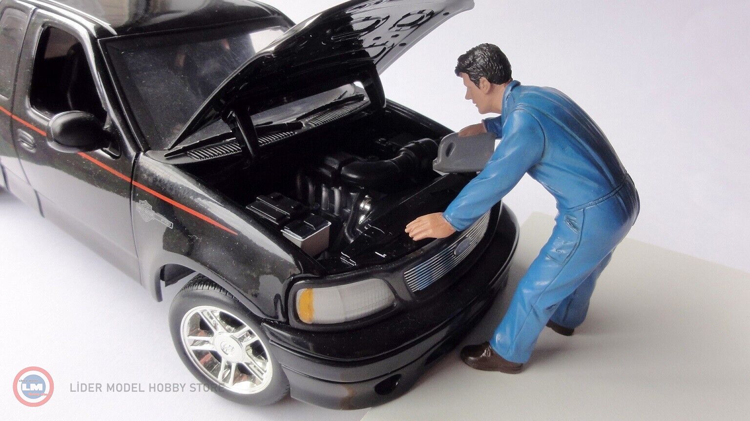 1:18 American Diorama DOUG FILLING ENGINE OIL