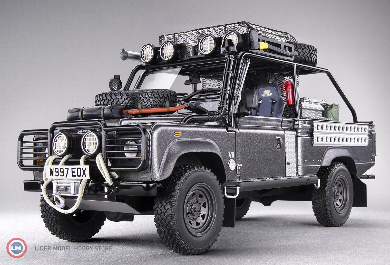 1:18 Kyosho 2001 LAND ROVER DEFENDER - LARA CROFT : TOMB RAIDER Corris Grey