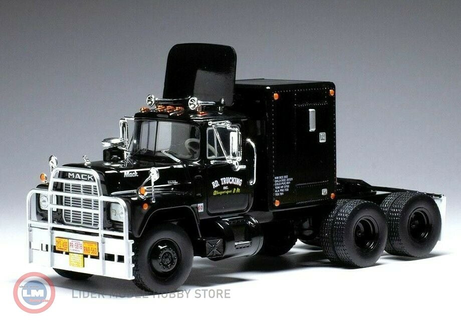 1:43 IXO 1966 Mack R-Series with rear cabin