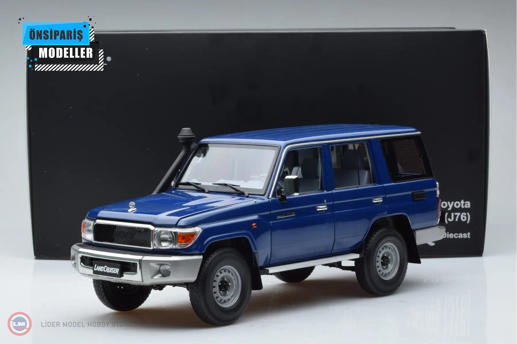 1:18 2017 Toyota Land Cruiser 70 Series (J76)