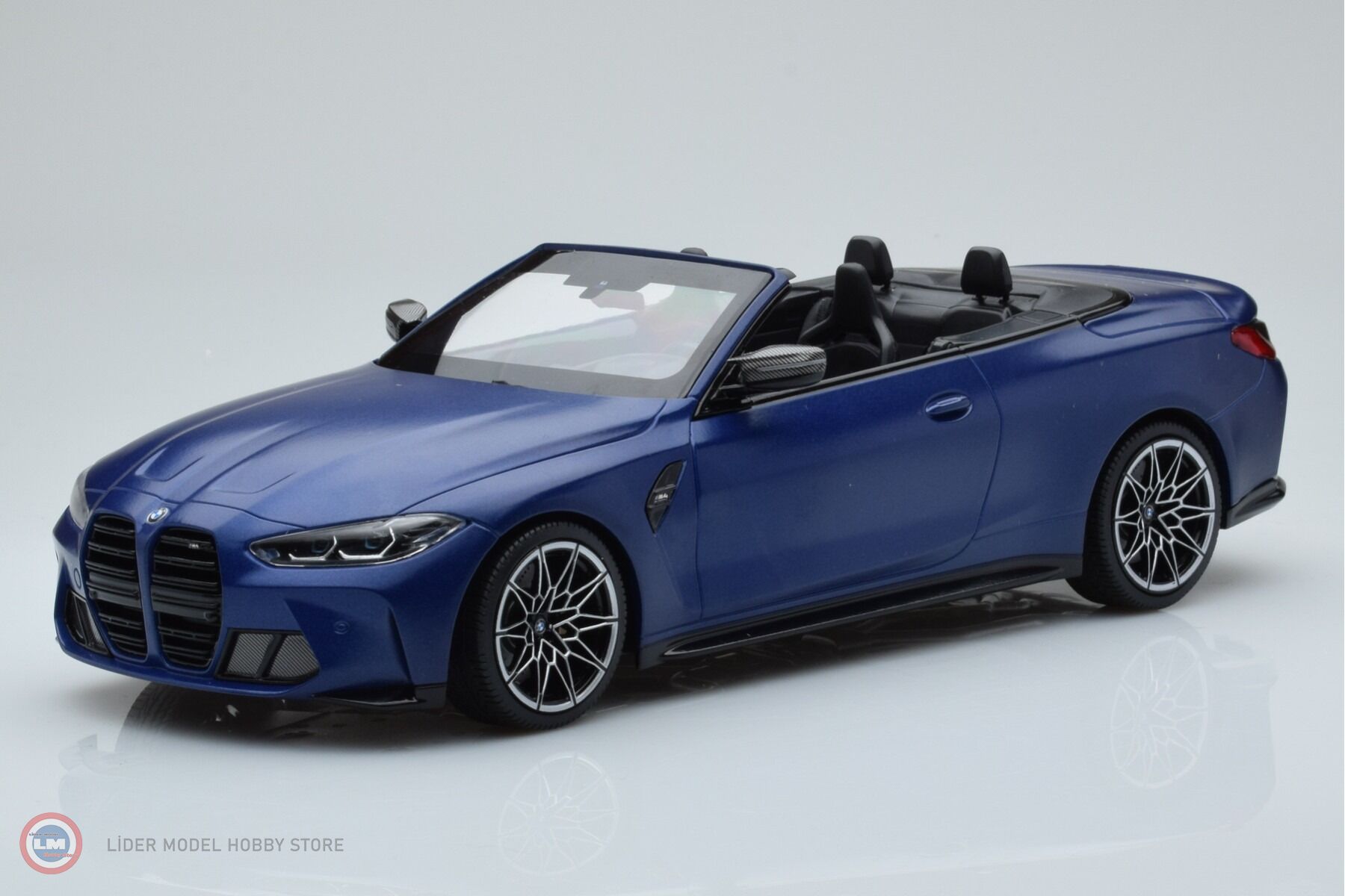 1:18 2020 BMW M4 Cabriolet - Blue