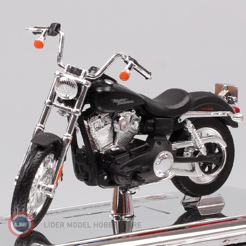 1:18 2006 Harley Davidson Dyna Street Bob