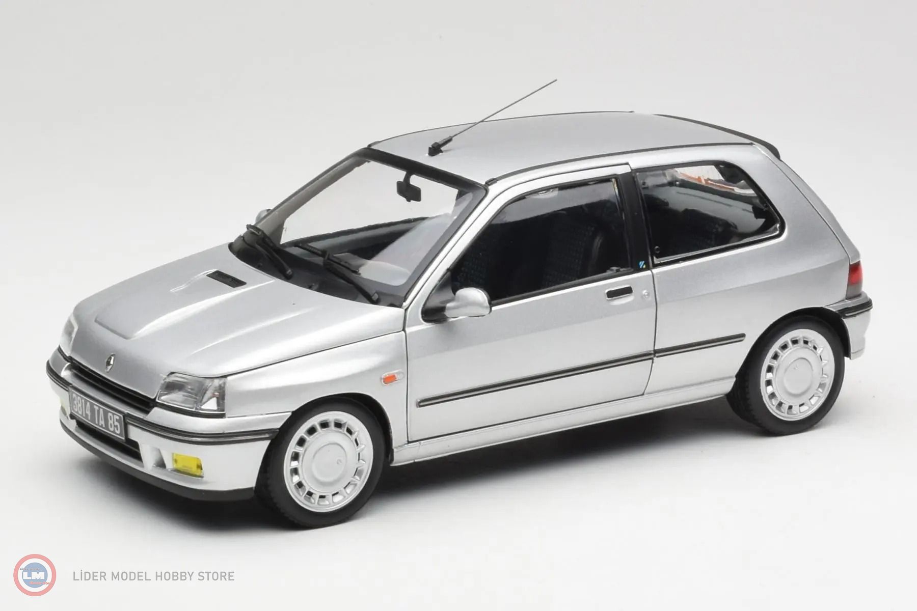 1:18 Norev 1992 Renault Clio 16S