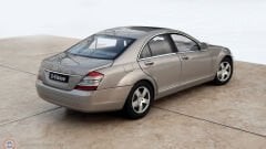 1:18 Autoart 2002 Mercedes Benz S Class S500L W221