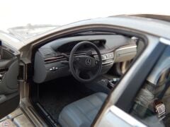 1:18 Autoart 2002 Mercedes Benz S Class S500L W221