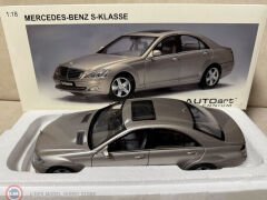 1:18 Autoart 2002 Mercedes Benz S Class S500L W221