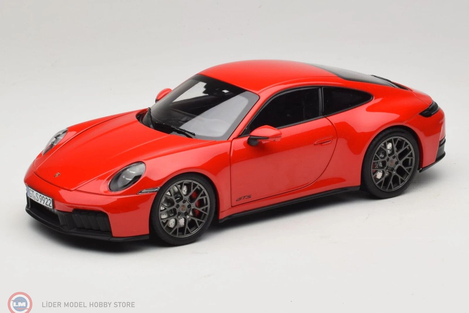 1:18 Norev 2025 Porsche 911 (992) Carrera