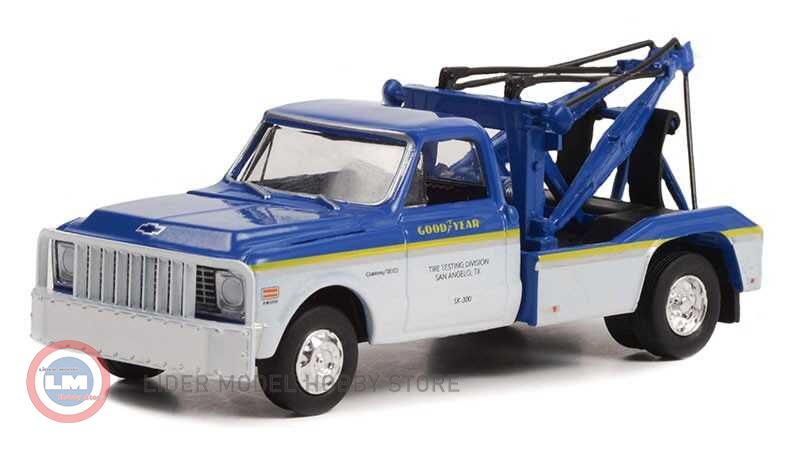 1:64 1972 Chevrolet C-30 Dually Wrecker Dually Drivers Series
