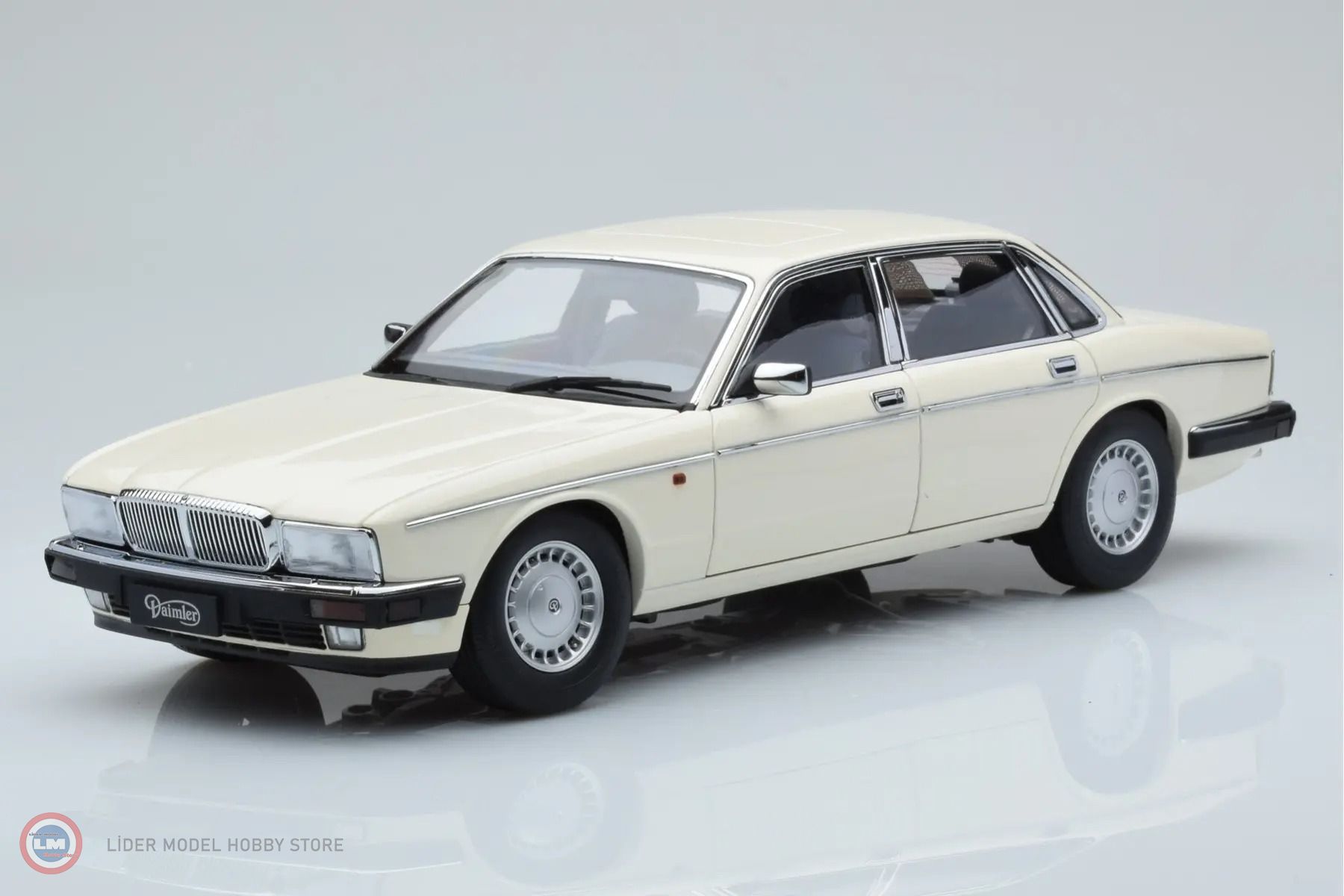 1:18 Almost Real 1986 Jaguar DAIMLER XJ6 (XJ40)