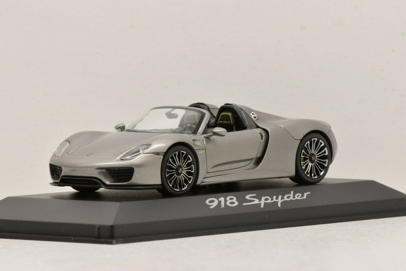 1:43 2013 Porsche 918 Spyder