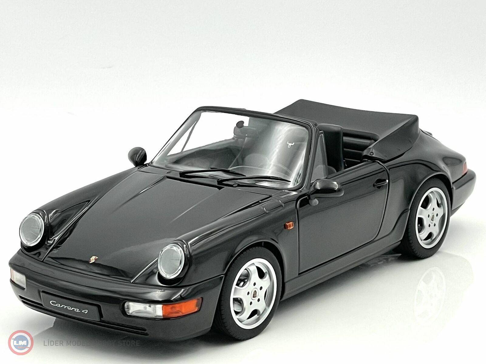1:18 1990 Porsche 911 (964) Carrera 4 Cabrio