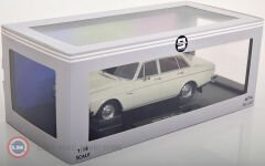 1:18 Triple 9 1970 Volvo 164