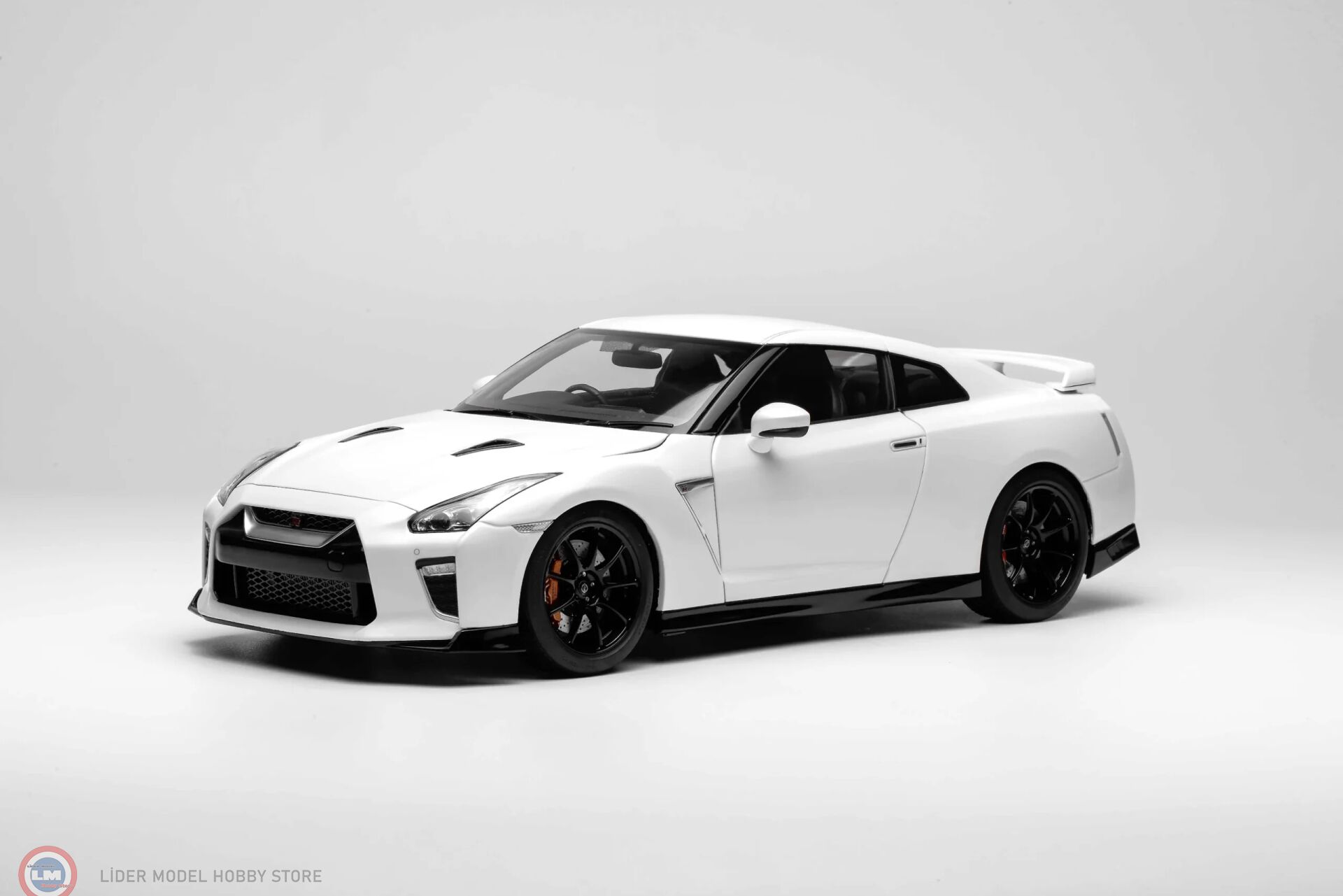 1:18 Motorhelix  Nissan GT-R R35 Track Edition