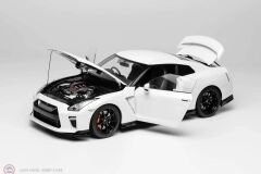 1:18 Motorhelix  Nissan GT-R R35 Track Edition