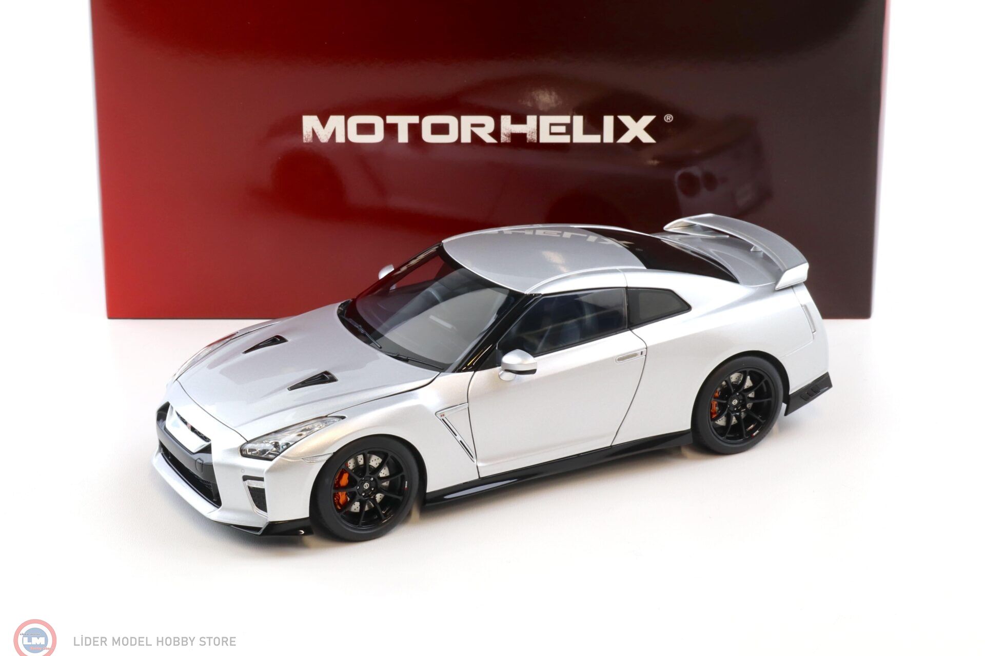 1:18 Motorhelix Nissan GT-R R35 Super Silver Track Edition