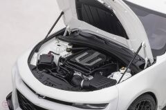 1:18 2017 Chevrolet Camaro ZL1 71206 (Summit White)
