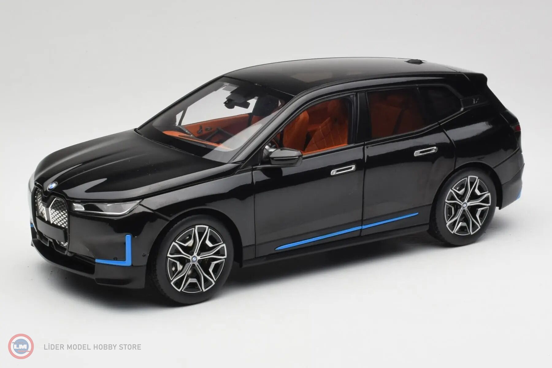 1:18 Minichamps 2022 BMW IX Saphire Black