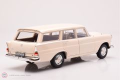 1:18 1966 Mercedes Benz 200 Universal W110