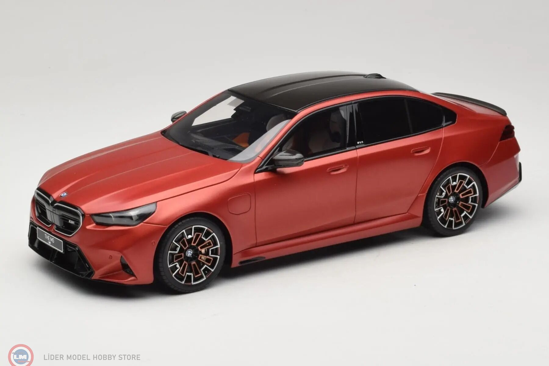 1:18 GT Spirit 2025 BMW M5 G90 Peable Beach Orange