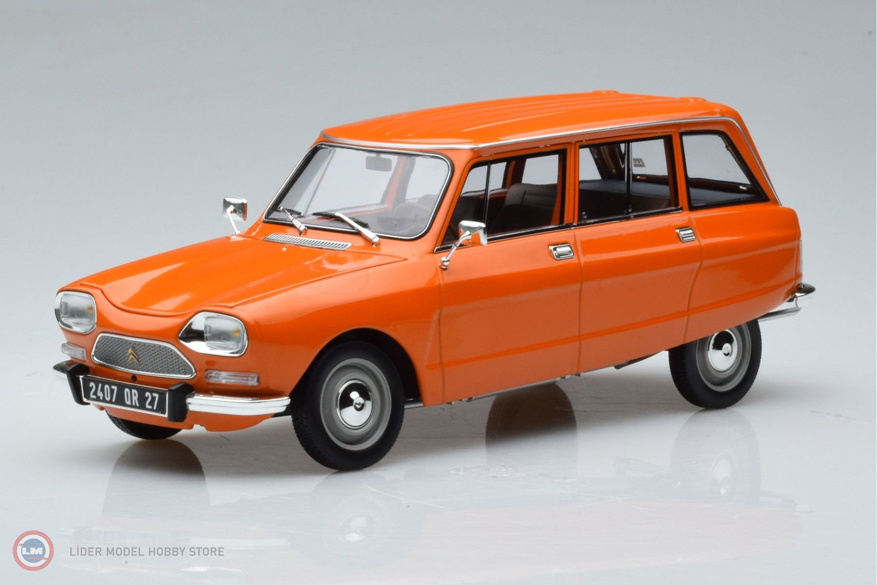 1:18 Norev 1975 Citroen Ami 8 Break - tenere Orange
