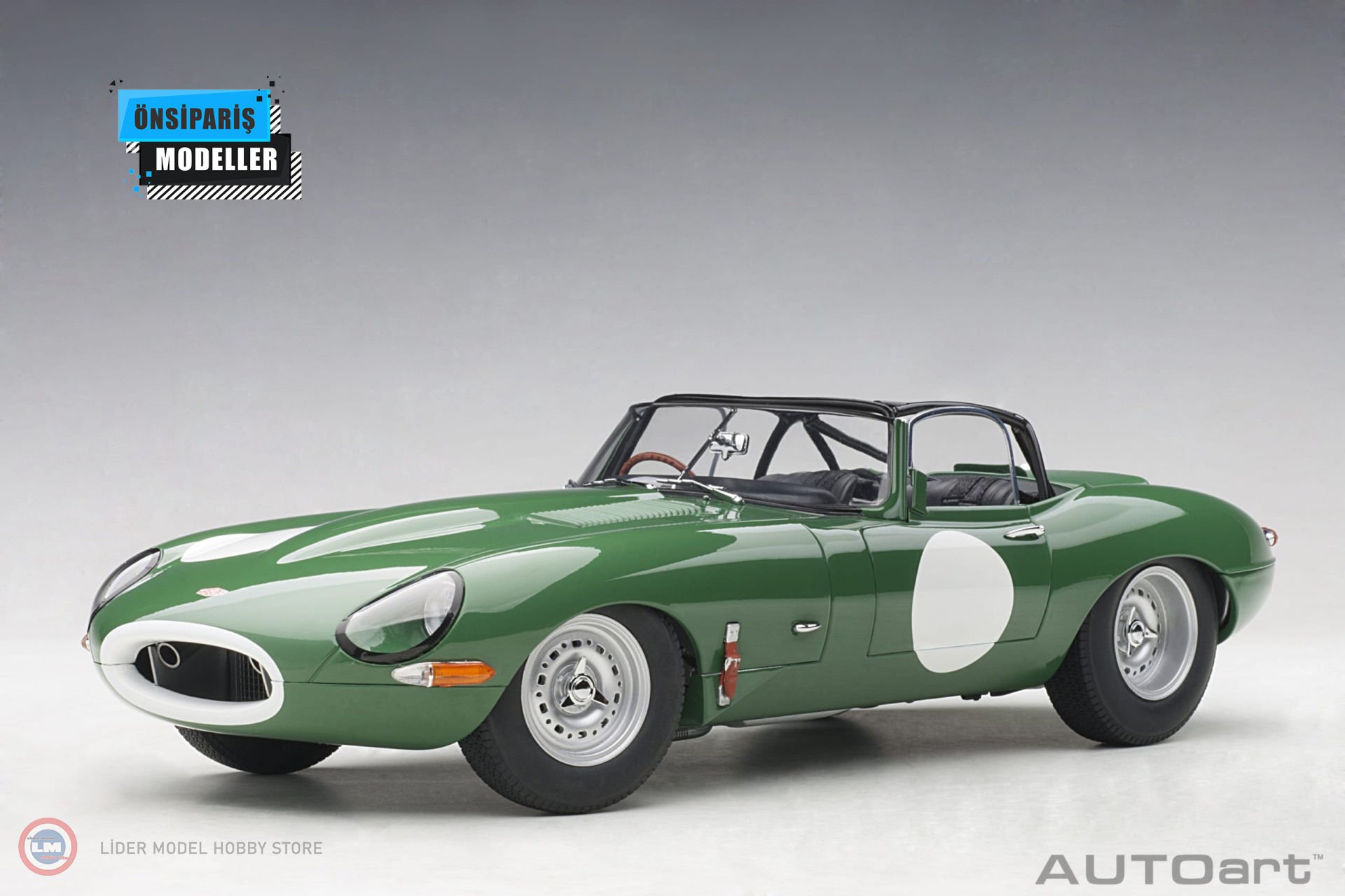 1:18 2015 Jaguar Lightweight E-Type 73648 (Opalescent Dark Green)