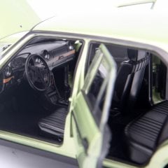 1:18 1982 Mercedes Benz W123 AMG