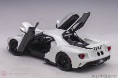 1:18 2017 Ford GT 72941 (Frozen White)