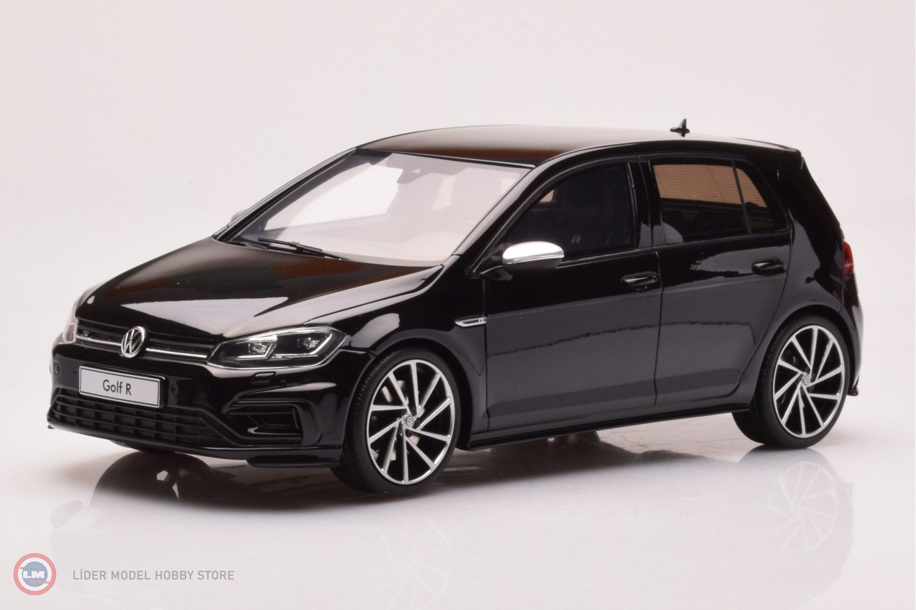 Otto Mobile - 1:18 OTTO 2017 Volkswagen Golf VII R 5 doors - 6.177