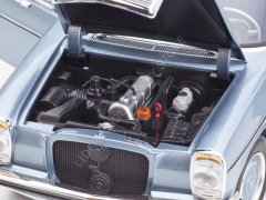 1:18 1968 Mercedes Benz 200 W114 - W115