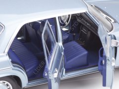 1:18 1968 Mercedes Benz 200 W114 - W115