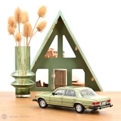 1:18 Norev 1979 Mercedes Benz  450SEL Vert Argent US TV Version
