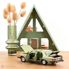 1:18 Norev 1979 Mercedes Benz  450SEL Vert Argent US TV Version
