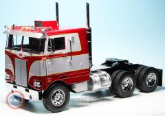 1:18 1977 Peterbilt 352 Pacemaker