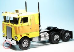 1:18 1977 Peterbilt 352 Pacemaker