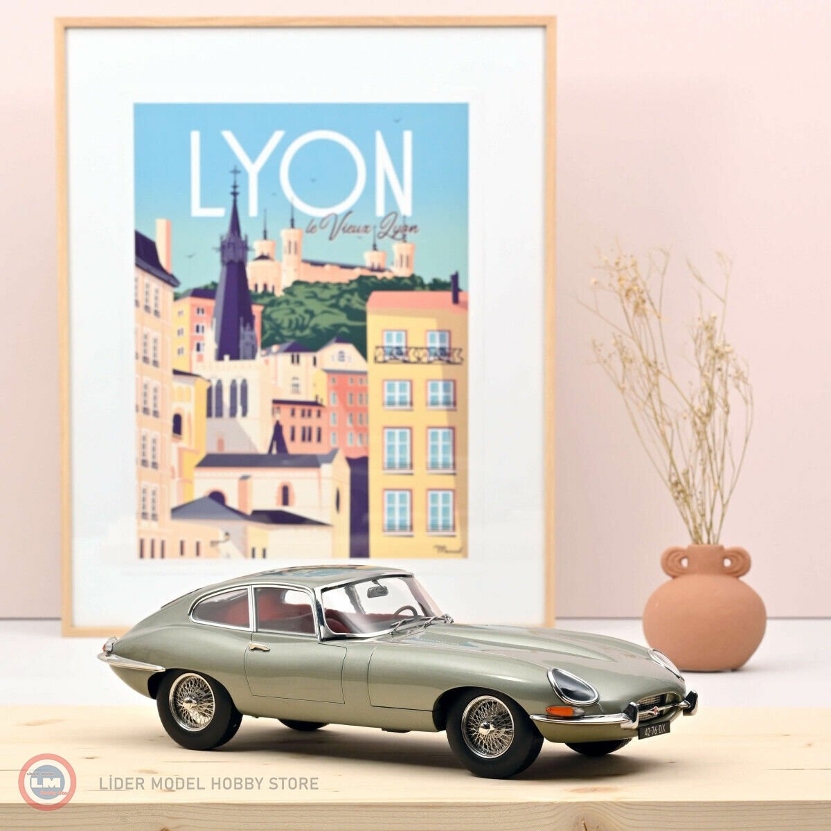 1:12 1964 Jaguar E Type Coupe