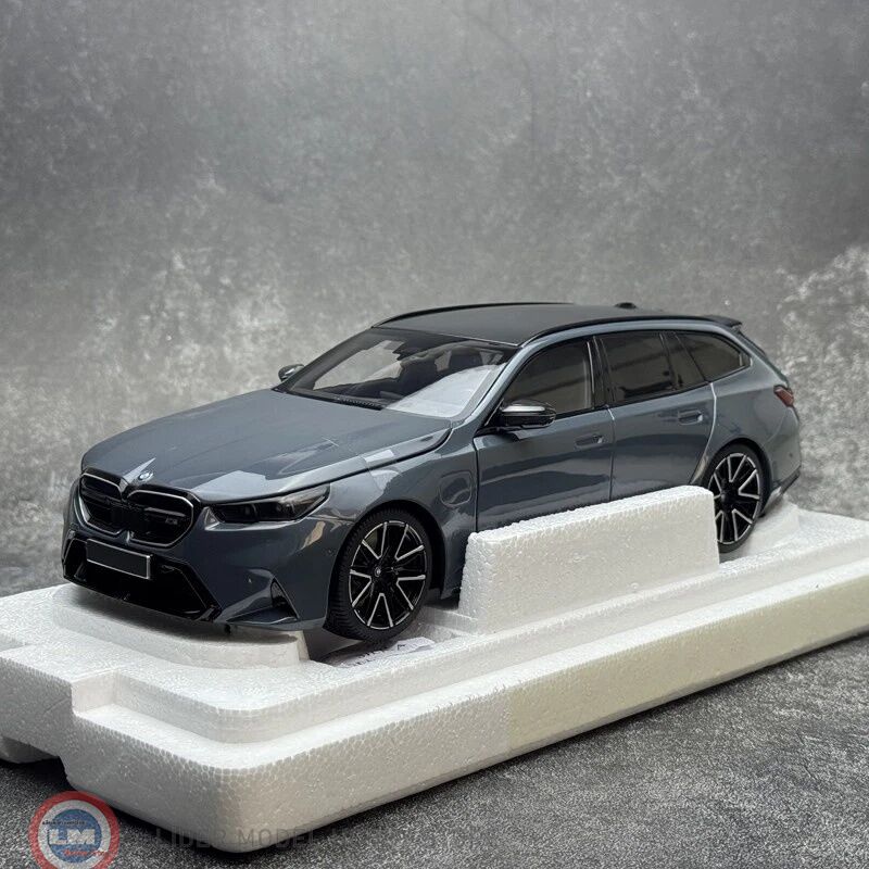 1:18 Minichamps 2024 BMW M5 TOURING – GREY METALLIC