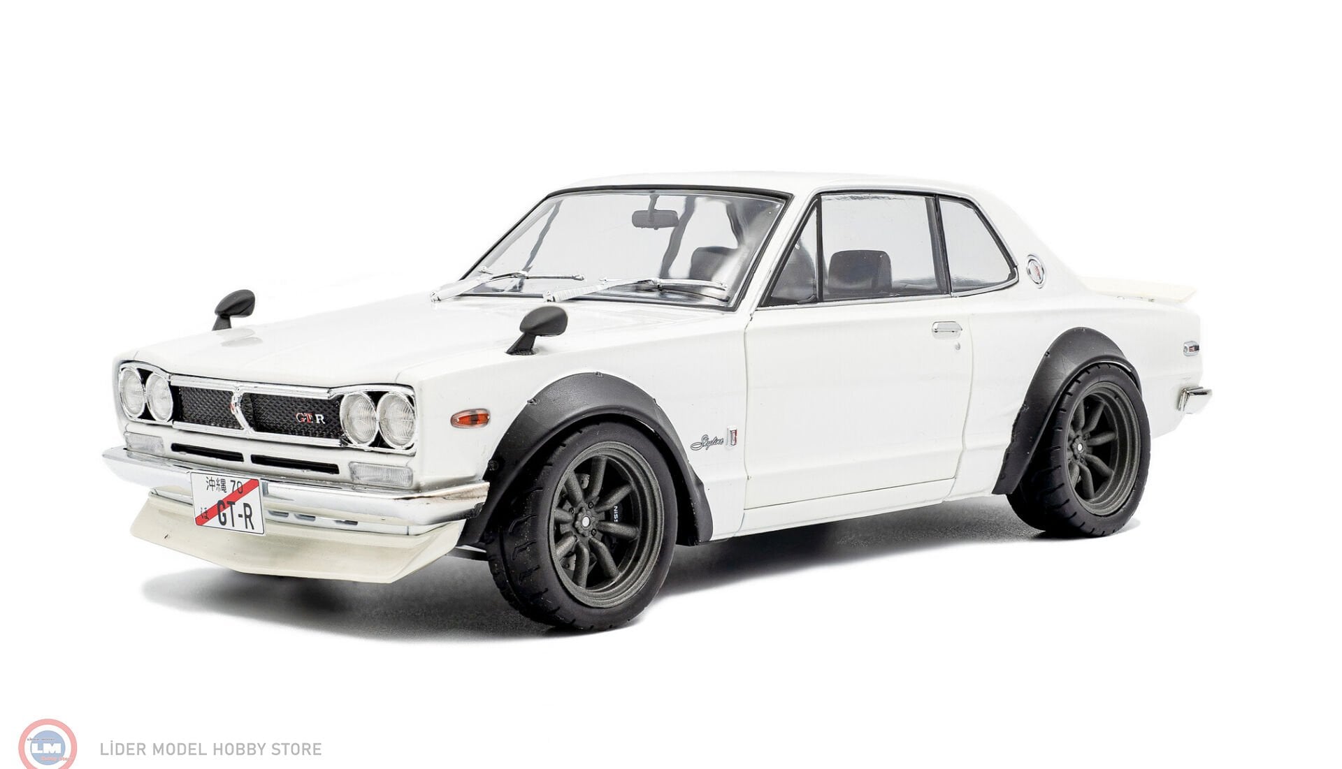 1:18 Solido 1970 Nissan Skyline (C10) Hakosuka - Pearl White