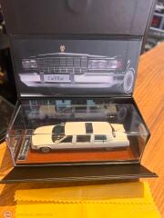 KUSURLU 1:64 Xiaoguang Cadillac Fleetwood Limousine