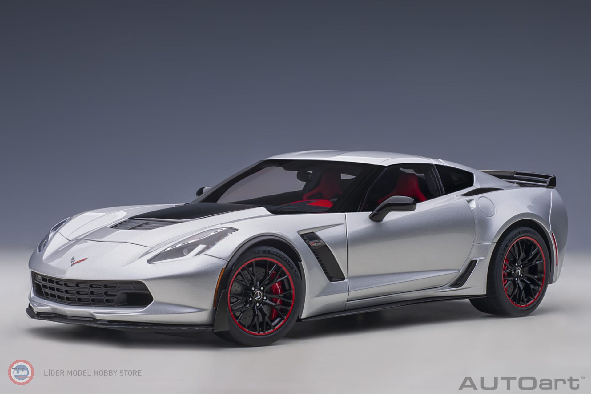 1:18 Chevrolet Corvette C7 Z06 (Blade Silver)