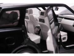 1:18 2013 Land Rover Range Rover Vogue