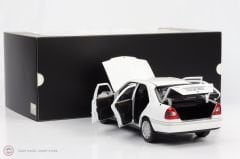 1:18 Norev 1993 Mercedes Benz C 200 Limousine W202 Polar White