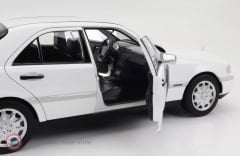 1:18 Norev 1993 Mercedes Benz C 200 Limousine W202 Polar White