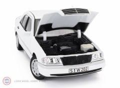 1:18 Norev 1993 Mercedes Benz C 200 Limousine W202 Polar White