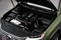 1:18 LCD Model 2023 Lexus LX600 Noria Green